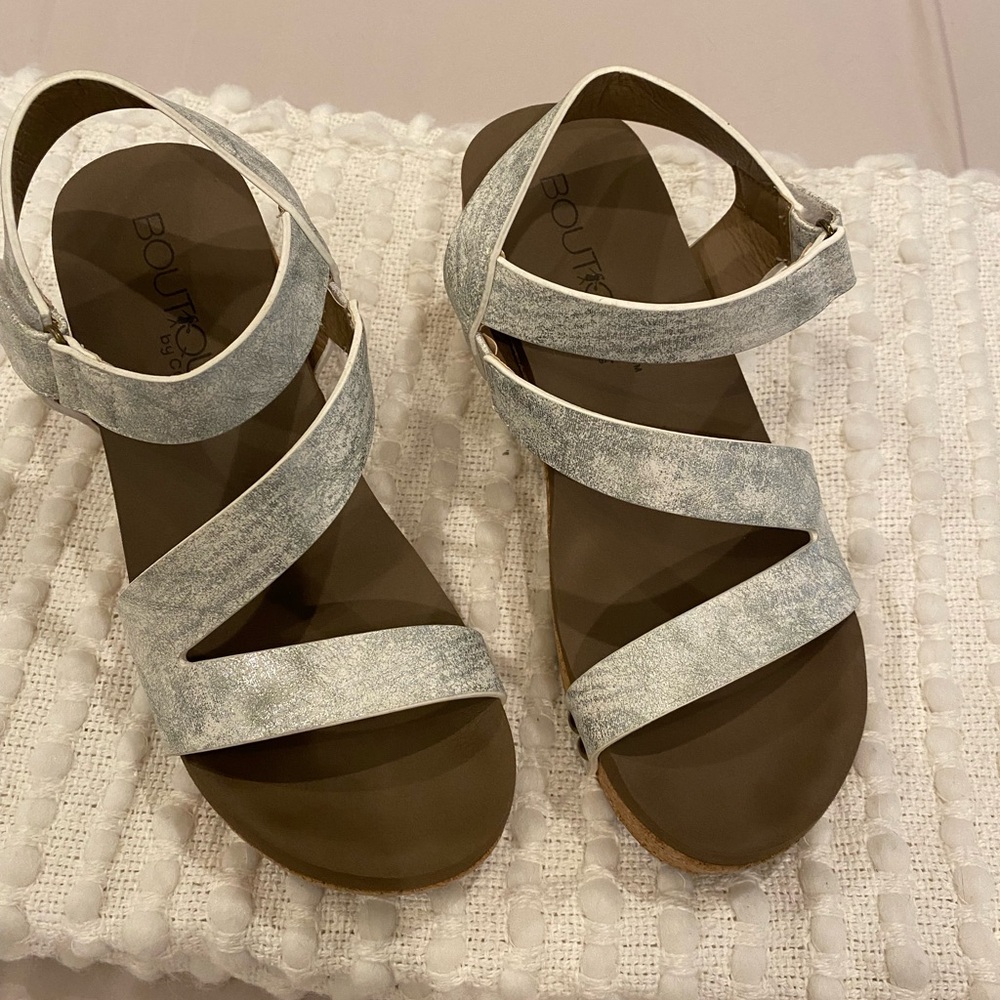 Boutique by Corkys white wedge